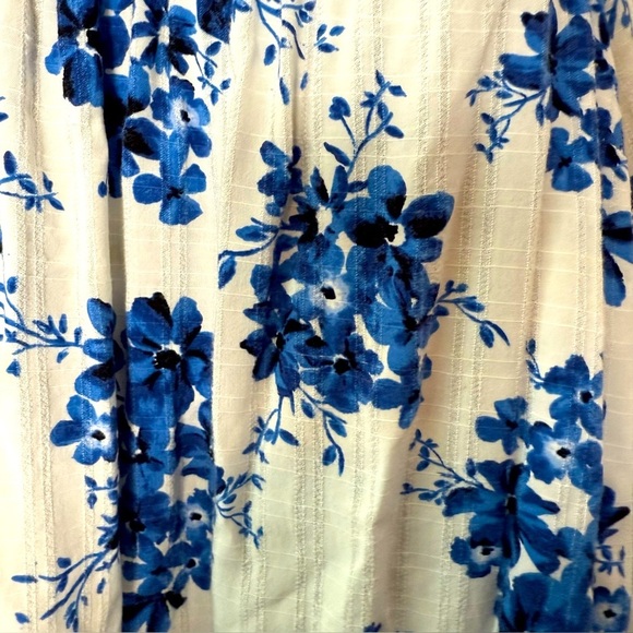 Torrid Women's Sz 1 (Equiv=14/16 or 1x)Top Wht/Blue Floral Peekaboo Shoulder EUC - Picture 3 of 5